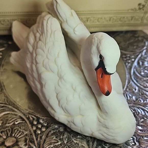 Vintage 2001 Heritage Collection Fine Porcelain 'Silent Splendor' Swan Coquette - Picture 4 of 15